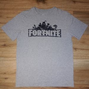 💐Boys 10/12 fortnite tee-shirt. GUC